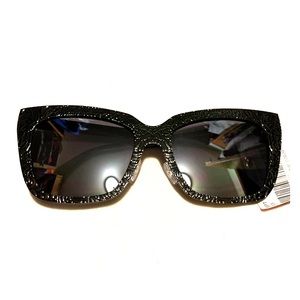 Sunnies - black details super cute bnwt